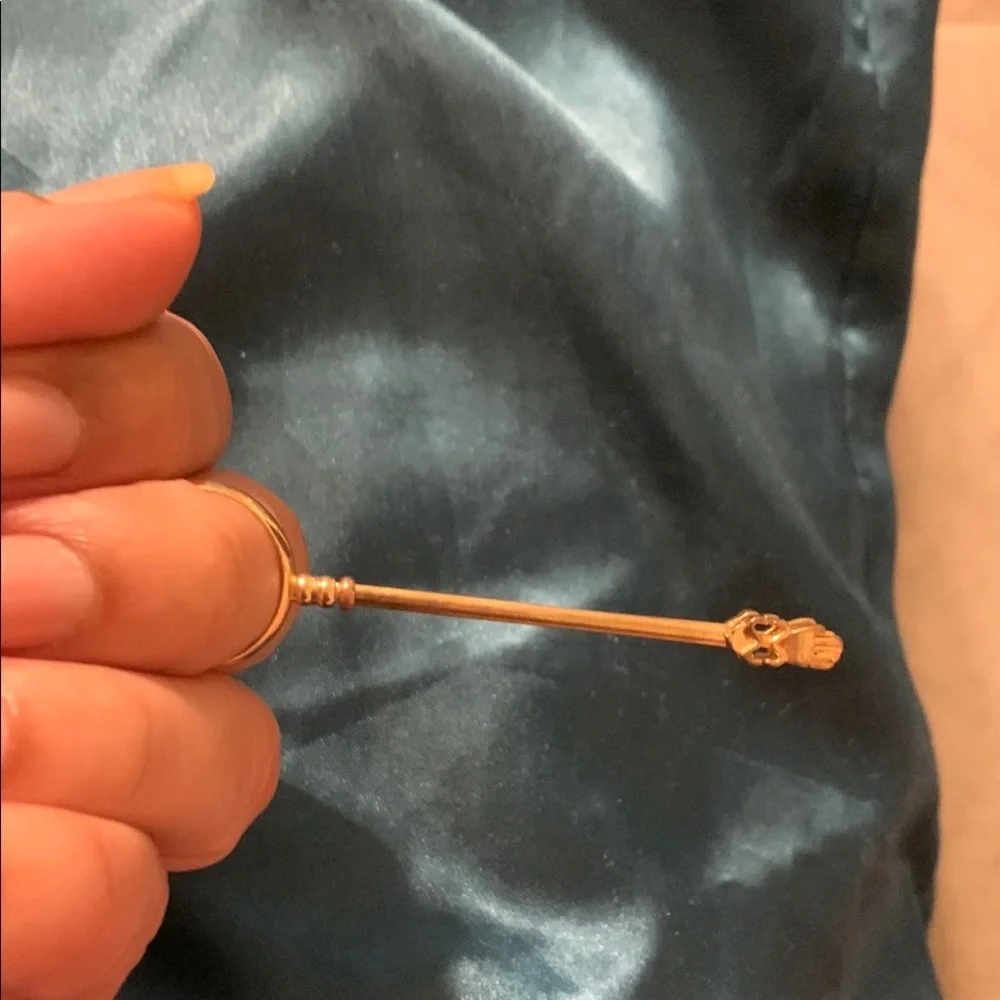 Elegant Gold Tone Cigarrette Holder Ring Accessory NWOT